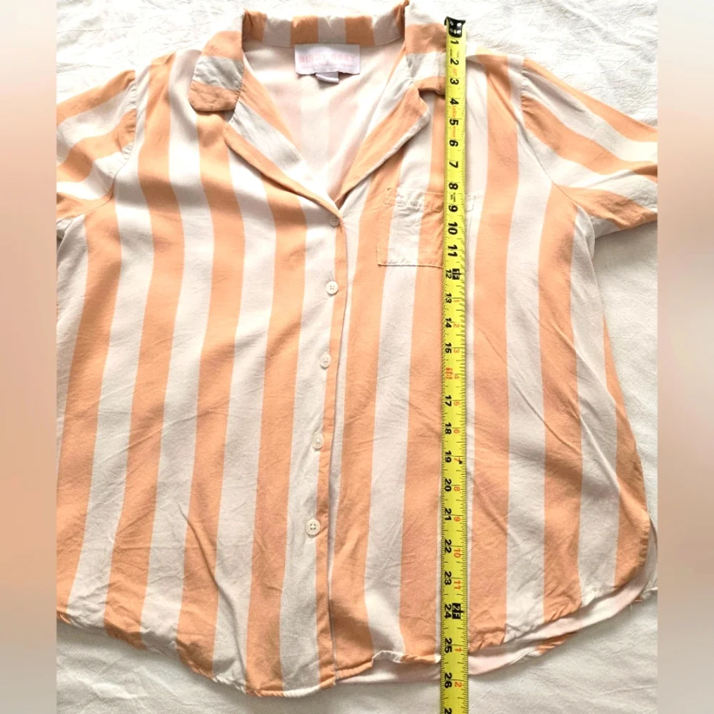 Peach and White Striped Short Pajama Set Size Medium - Picture 11 of 17